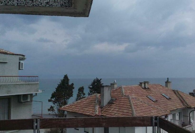 آپارتمان 1 خوابه با چشم‌انداز دریا, Kraybrezhna 3