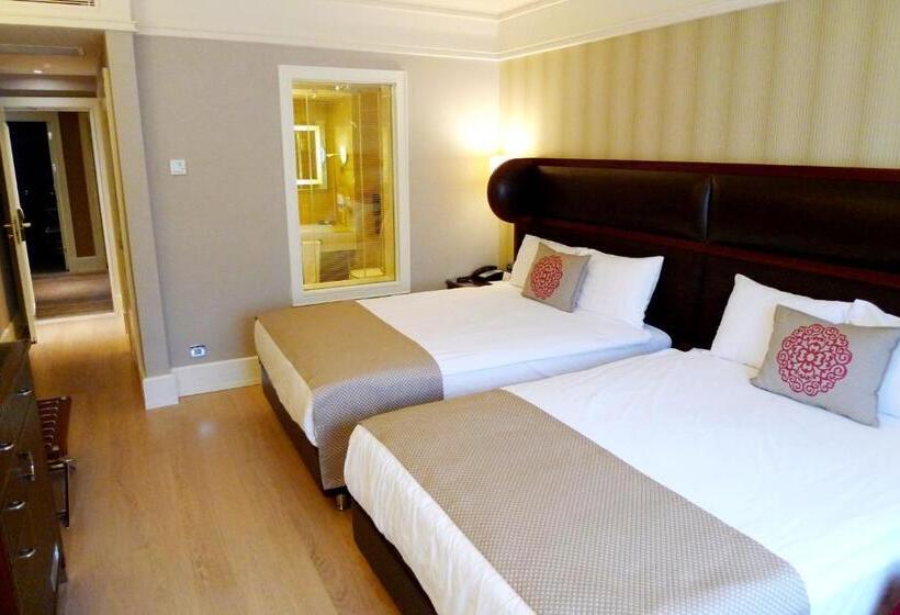 家庭间, Titanic Comfort Sisli
