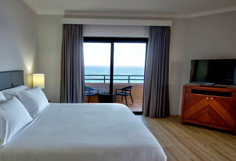 سوئیت پریمیوم با چشم‌انداز دریا, Radisson Blu Resort, Malta St. Julian S