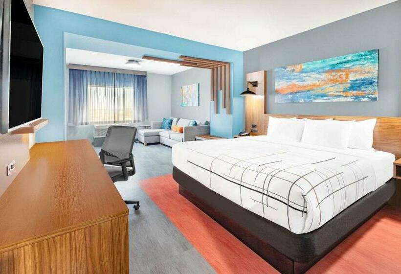 Люкс Кровать Кинг, La Quinta Inn & Suites By Wyndham Fort Stockton Northeast