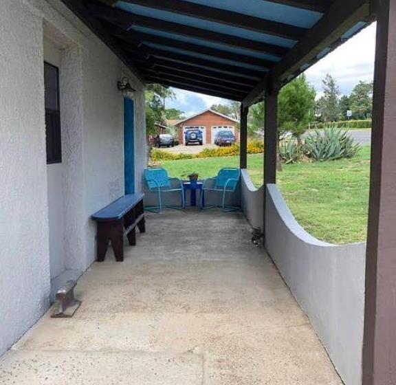 בית, 2 חדרי שינה, El Viejo Adobe   Across From Sul Ross Campus