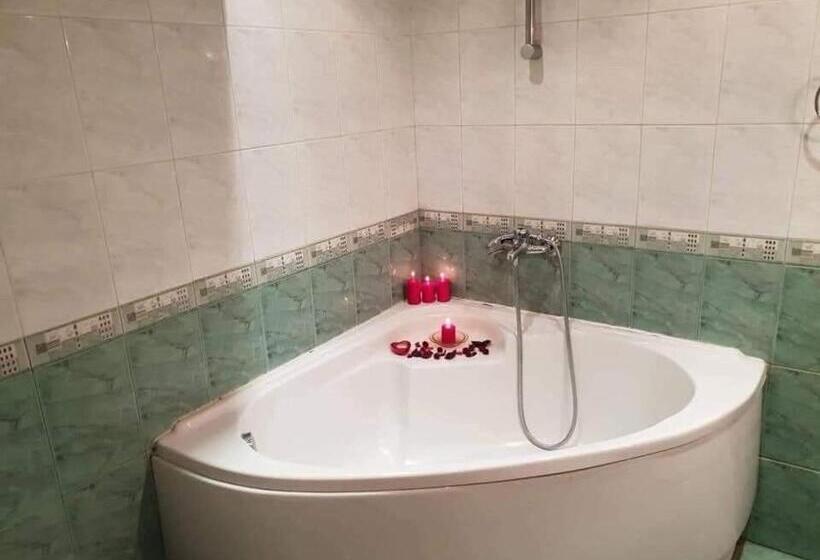 Номер Стандарт Трехместный, Guest House Karov   2 Stars