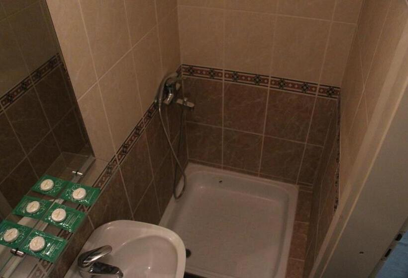 اتاق استاندارد سه نفره, Hostel S