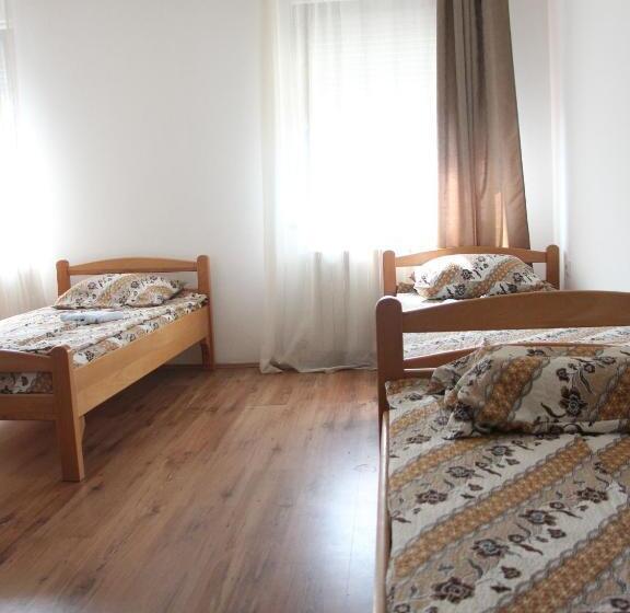 اتاق پنج‌تخته استاندارد, Hostel S