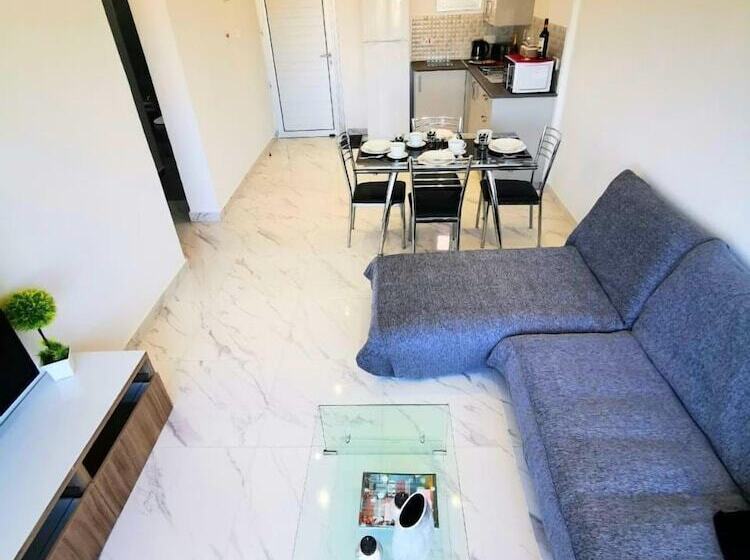 带1个卧室的豪华公寓, Nissi Avenue Suites