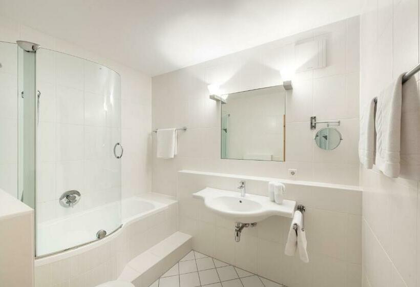 Апартаменты 1 Спальня Нижний Этаж, Rosamunde Apartments