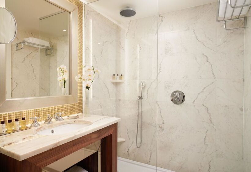 Quarto superior, Corinthia  Lisbon