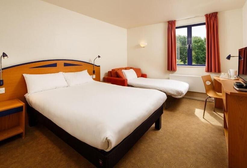 Семейный Номер, Ibis Preston North