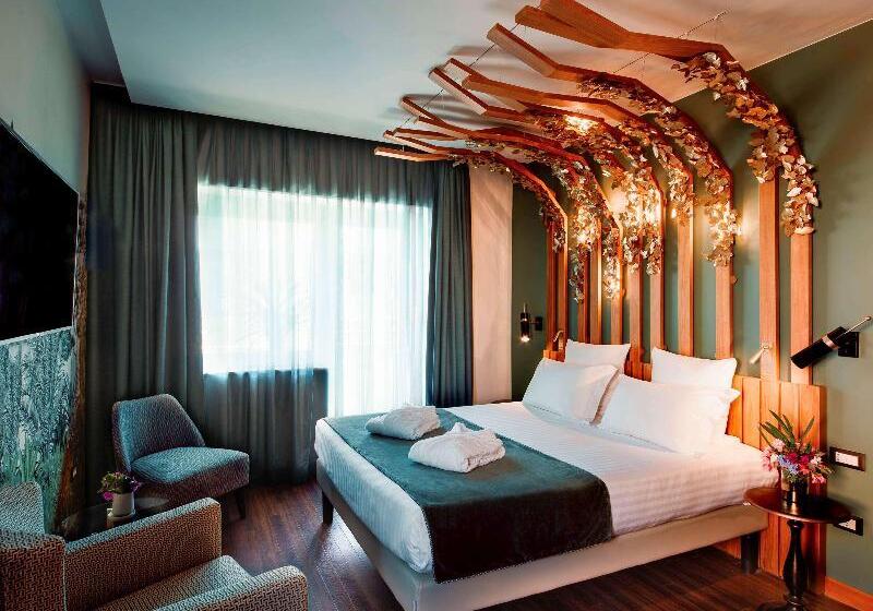 اتاق لوکس با بالکن, Mercure Roma Corso Trieste