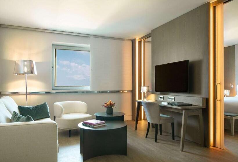 클럽 스위트, Sofitel Athens Airport