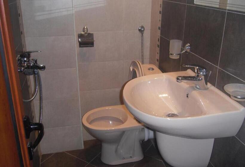 Üç Kişilik Standart Oda, стаи за гости анхиало