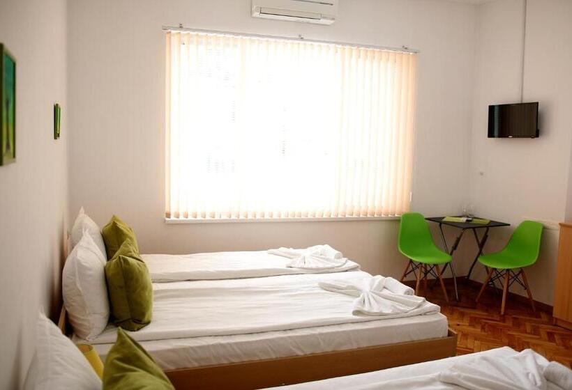 컴포트 트리플 룸, Gile Guest House