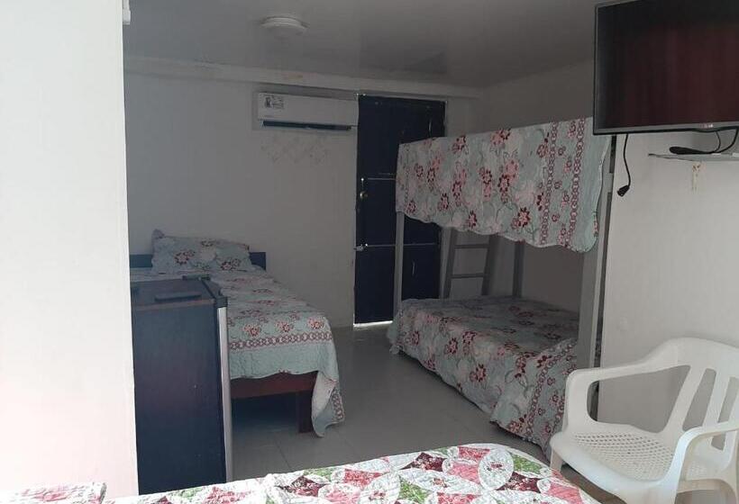 家庭间, Hostal Poseidon Del Mar