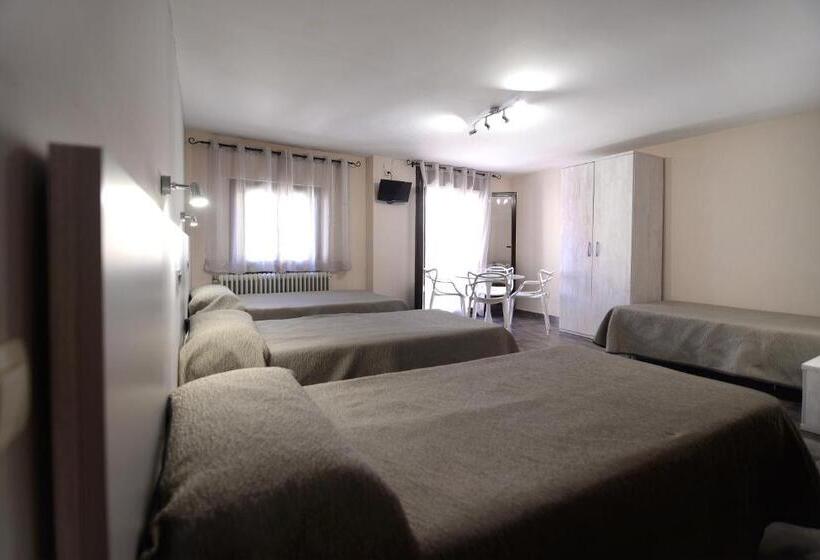 Четырехместный Номер Стандарт, Hostal Palacete De Los Arcedianos