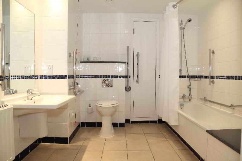 Номер Стандарт Адаптированный для Инвалидов, Holiday Inn London   Regent S Park, An Ihg