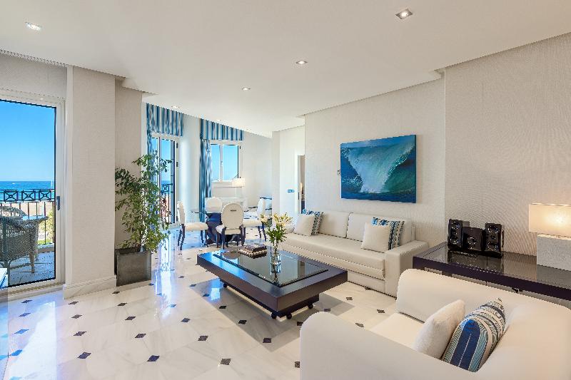 اتاق لوکس, Pyramid