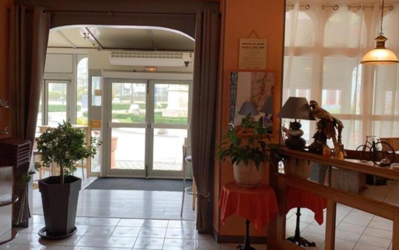 Номер Стандарт, Hôtel Restaurant Les Templiers