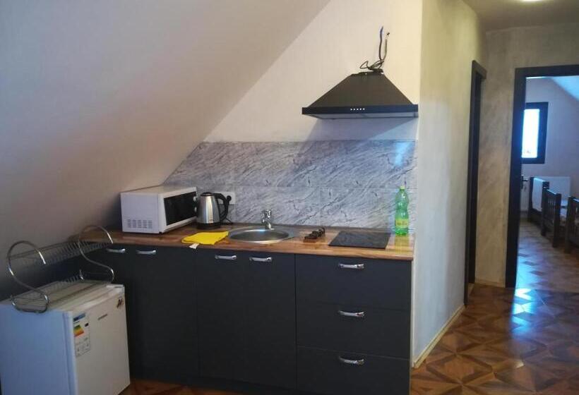 اتاق استاندارد سه نفره, Family Hotel Mtamta