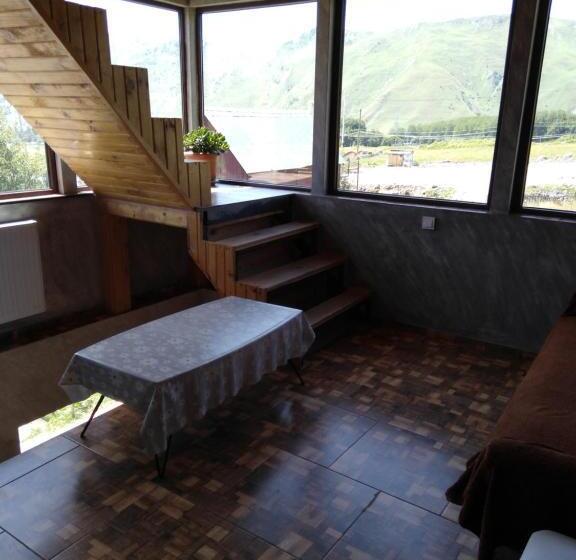 اتاق استاندارد سه تخته با سرویس بهداشتی مشترک, Family Hotel Mtamta