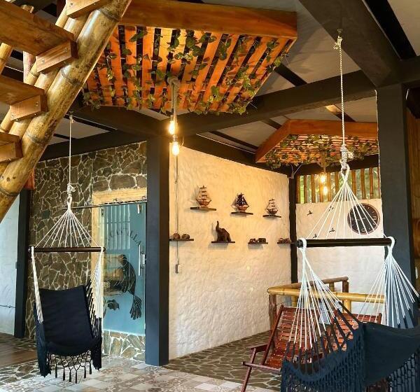 Habitació Quàdruple Economy Bany Compartit, La Veranda Hotel & Restaurant