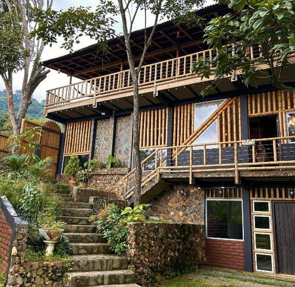 이코노미 쿼드러플룸(공용 화장실), La Veranda Hotel & Restaurant
