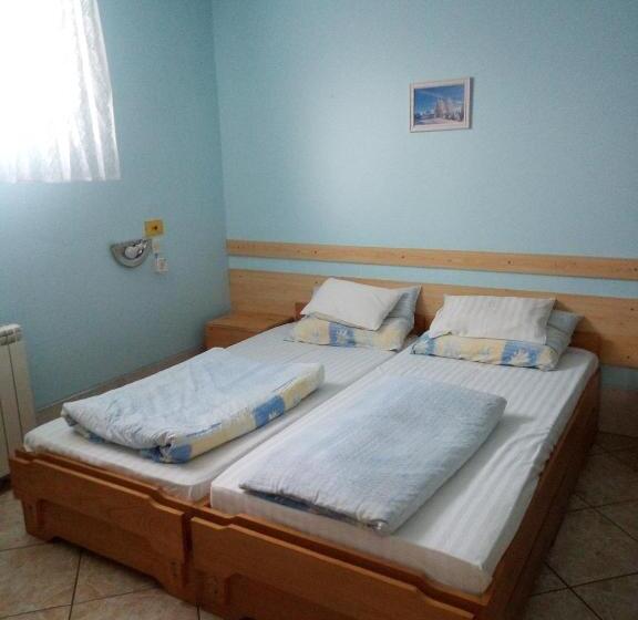 اتاق استاندارد سه نفره, Hostel Bata