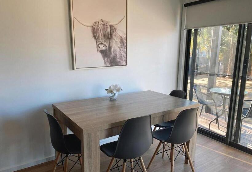 침실 1개 아파트, Bundalong Villas