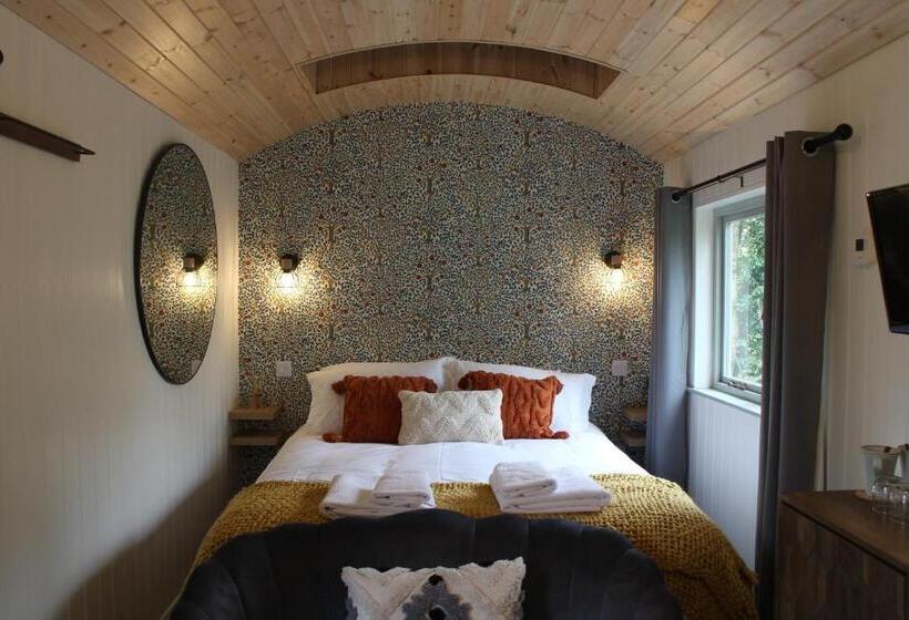 Хижина, The Apple Inn