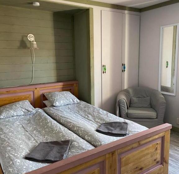 اتاق استاندارد با سرویس بهداشتی مشترک, Hallagårdens B&b
