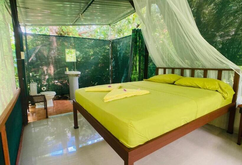 스탠다드 방갈로 정원 전망, Yejos Jungle Lodge