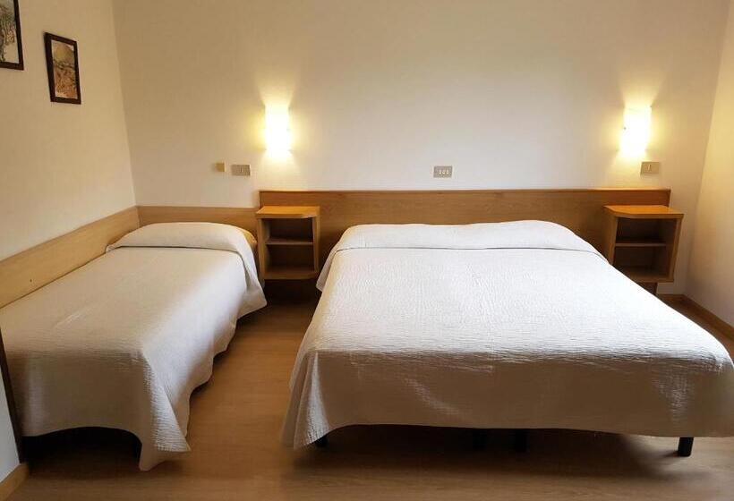스탠다드 트리플 룸, Albergo Miralaghi