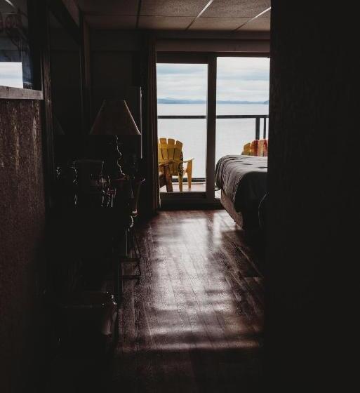 标准间, The Oceanfront
