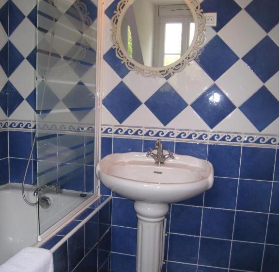 Четырехместный Номер Стандарт, Chambres D Hotes Spa Château D Omiécourt