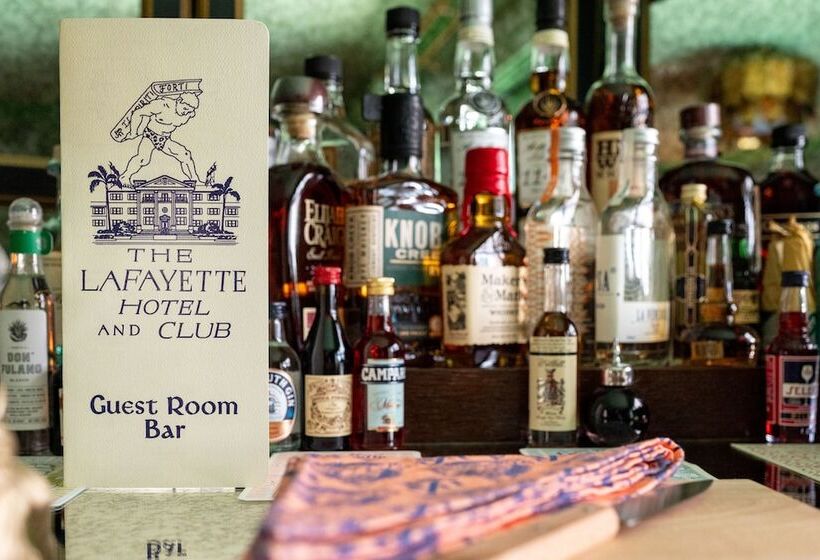 اتاق استاندارد با 2 تخت دوبل, Lafayette Hotel & Club