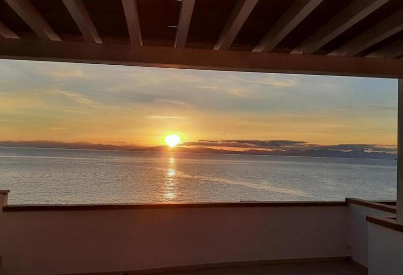 דירת חדר עם נוף לים ומרפסת, Appartamenti   Villa Mare