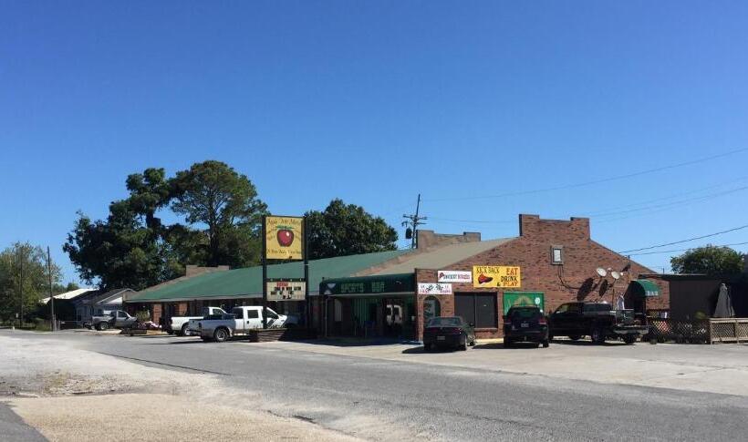 Номер Стандарт, Gators Inn On The Bayou