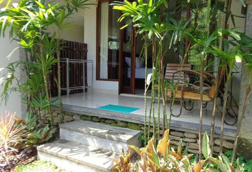 수피리어 룸, Desak Putu Putra Hidden