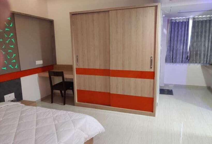 Номер Deluxe, The Grand Takshak