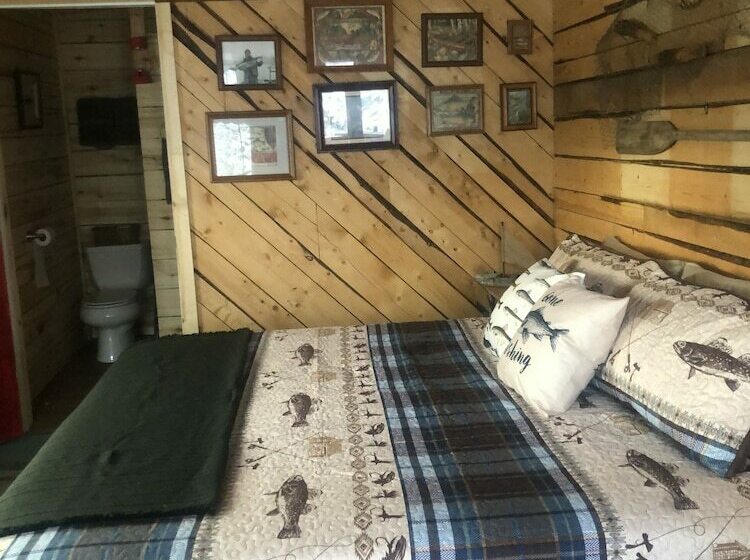 Хижина, Wrangell Mountain Lodge  Private Bathroom With Shower