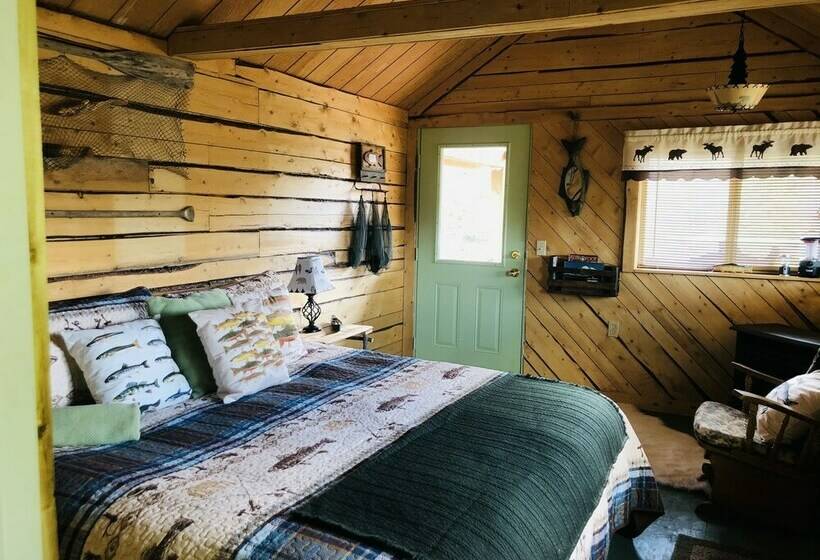Хижина, Wrangell Mountain Lodge  Private Bathroom With Shower