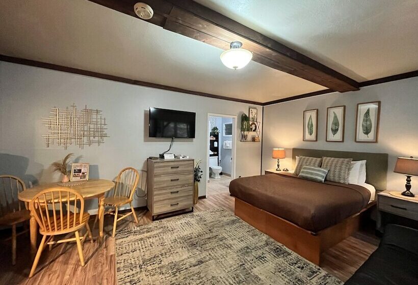 Студия Стандарт Двуспальная Кровать, Redwoods River Resort