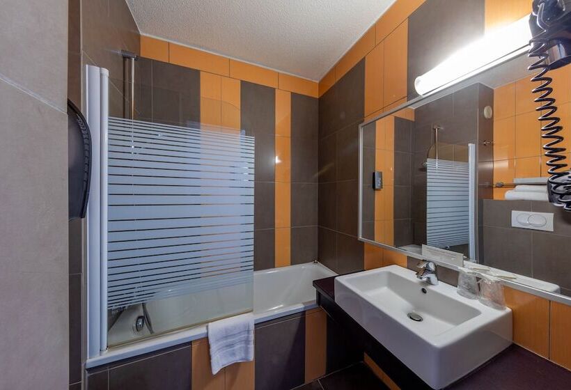 Номер Superior, Logis Hotel Noemys Pont De L Etoile