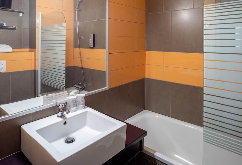 Семейный Номер, Logis Hotel Noemys Pont De L Etoile