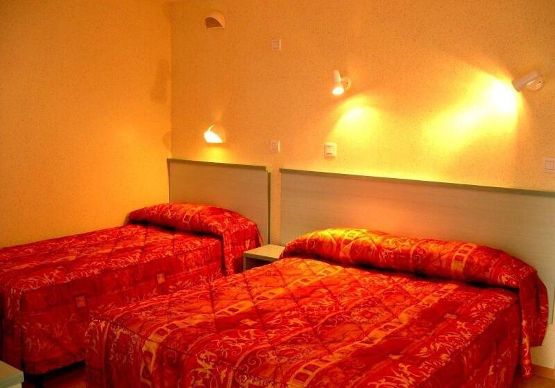 스탠다드 트리플 룸, Logis Hôtel Le Pan De Bois