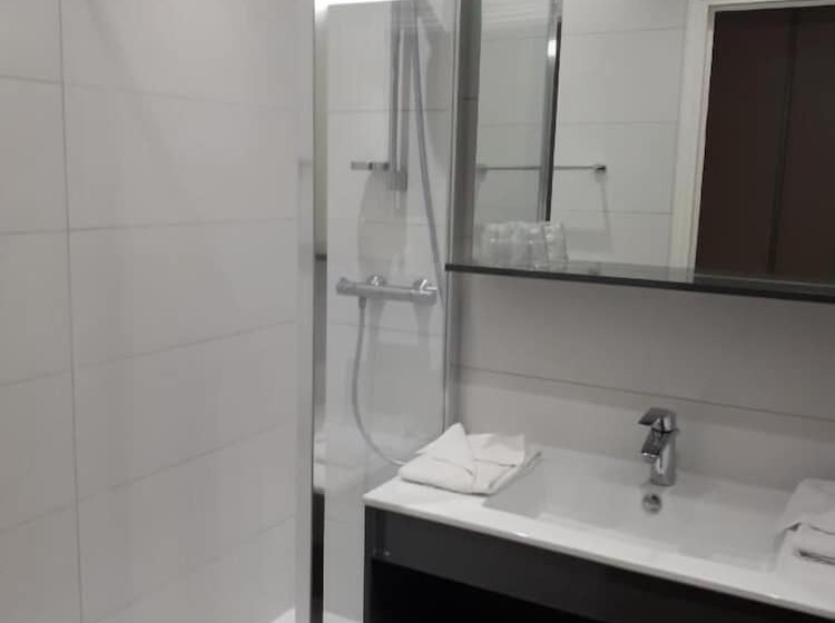Номер Стандарт, Le Relais De La Sans Fond