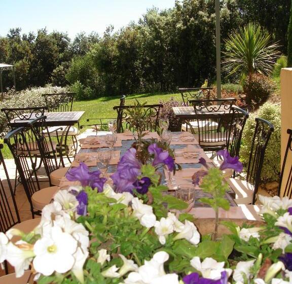 Полулюкс, Restaurant Le Gardon   Pont Du Gard