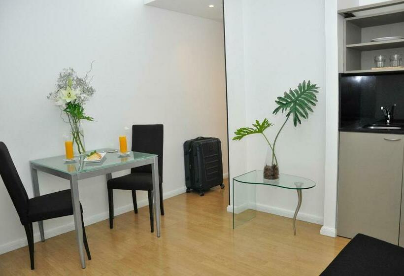 سوییت جونیور, Broadway Hotel & Suites