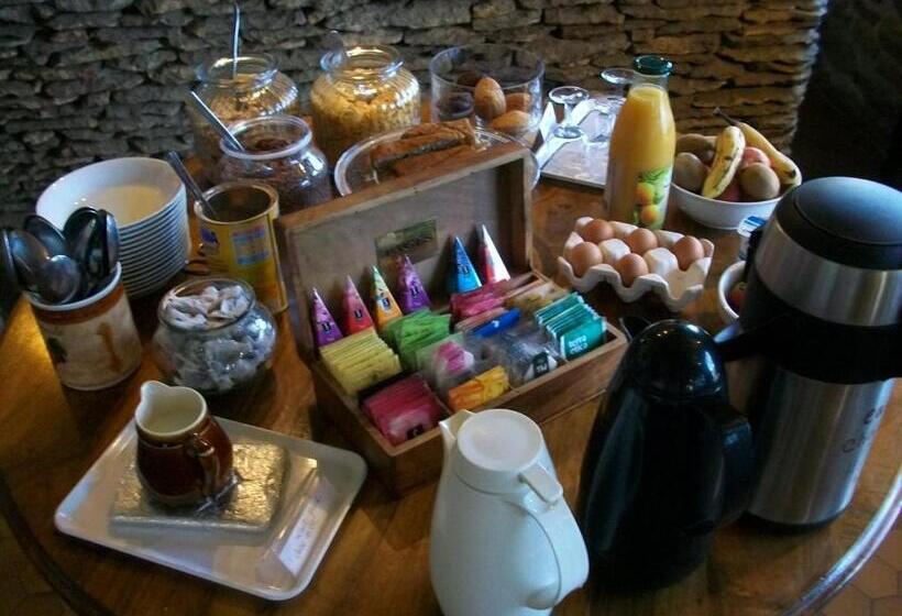 Семейный Номер, Auberge De Castel Merle