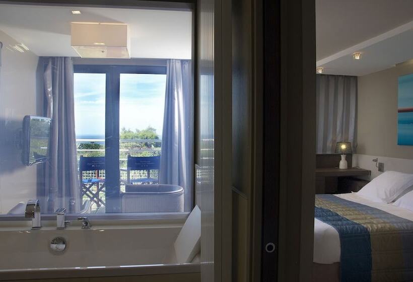 Номер Superior Вид на Море, Hostellerie De La Pointe Saint Mathieu   Spa & Restaurant