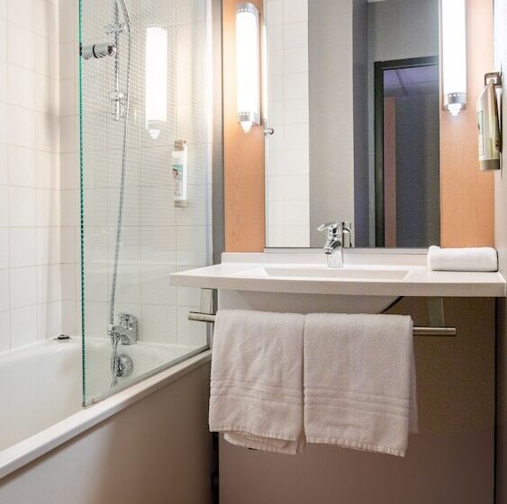 Номер Стандарт, Ibis Quimperlé